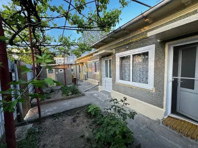 Casa din caramida, teren 180 mp, deschidere dubla, zona Piata Saraca - Braila