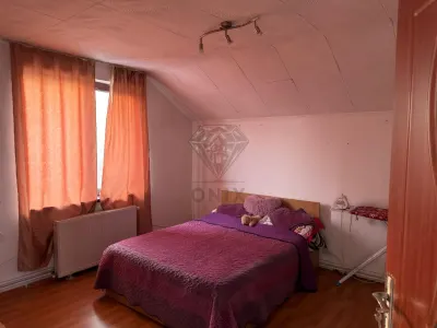 CASA  STREJNICU  5 CAMERE - foto 5