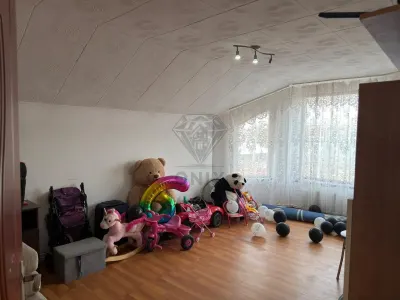 CASA  STREJNICU  5 CAMERE - foto 7