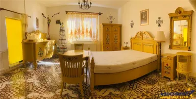 Corp de casa interbelica, mobilat si utilat, curte,  Centrul Istoric, Brasov - foto 10
