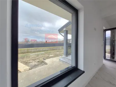 Casa noua, finalizata, intabulata, la iesire din Letcani - foto 5