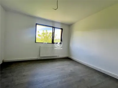 Casa cu 4 camere si 400mp de teren in Voinesti - foto 5