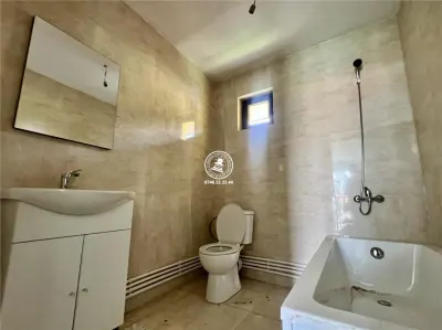 Casa cu 4 camere si 400mp de teren in Voinesti - foto 6