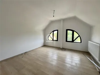 Casa cu 4 camere si 400mp de teren in Voinesti - foto 8