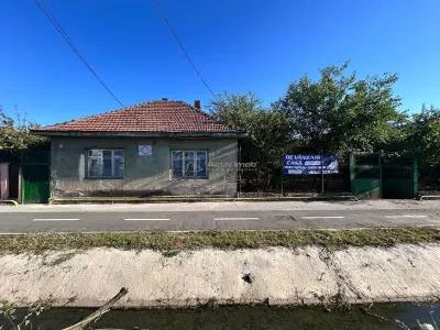 Bocsa Romana, 2 Corpuri de cladire cu Teren si garaj, la Strada Principala - foto 3