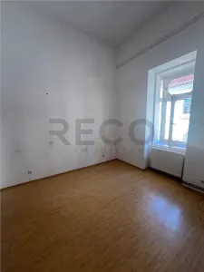 RECO Apartament ultracentral, loc de parcare privat inclus plus boxa - foto 10