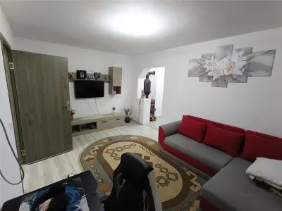 Apartament 2 camere in zona centrala Moldova Noua, langa piata - foto 3