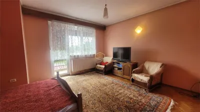 Casa solidă și spațioasă în centrul orașului Livada - foto 22