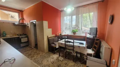 Casa solidă și spațioasă în centrul orașului Livada - foto 10