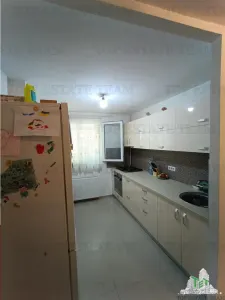 Apartament modern cu 4 camere plus boxa, cu SU de 75mp, parter/4, zona OZANA, la 10 , 15 minute pietonal de statia de metrou 1 Dec 1918. - foto 8