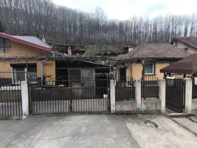 Resita Casa Muncitoresc Zona  Fosta Baie Comunala - foto 19