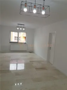 Apartament cu 3 camere ,pretabil pentru birouri - foto 2