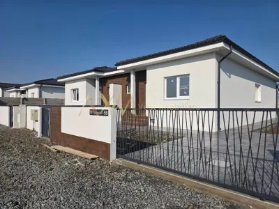 Vanzare 1/2 duplex 3 camere Mosnita Noua - Mosnita Noua
