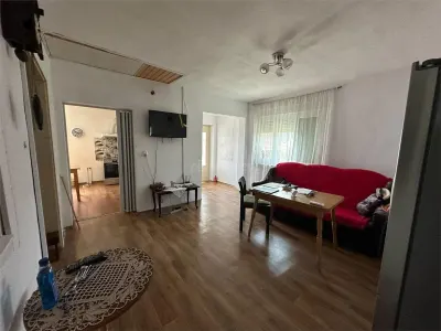 CASA SOLIDA CU TEREN SI CURTE,  BOCSA VASIOVA. COMISION ZERO - foto 12