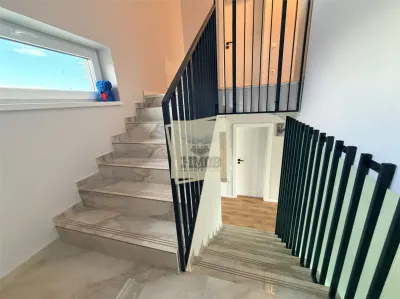 Casa individuala  moderna cu 4 camere terasa inchisa 2 bai - foto 10