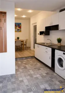 Garsoniera la casa, mobilata, 38mp, pivnita, pod mansardabil, cu teren 20mp, Centrul Istoric, Brasov - foto 3