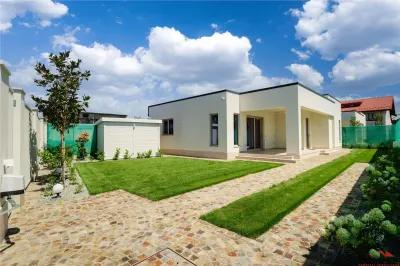 Casa  2026 parter, str Vrancei,construita ''corect'', 400 teren, 165 casa - Focsani