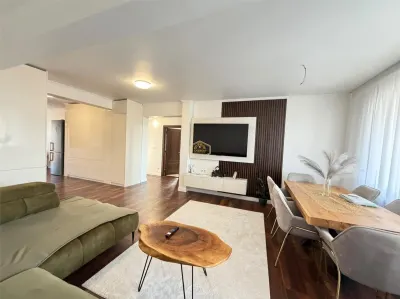 Etaj III | Apartament spatios cu 3 camere - 86 m² | Parcare proprie - Satu Mare