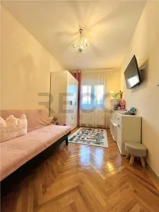 RECO  Apartament cu 3 camere - decomandat - oradea - foto 3