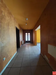 Casa spatioasa cu teren mare, pe colt, in Periam - foto 14