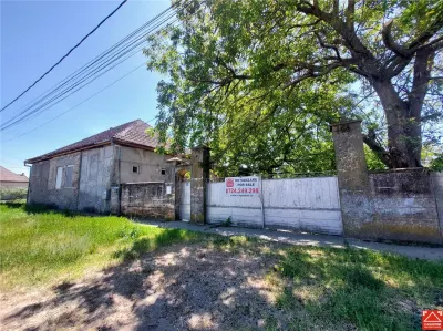 Casa spatioasa cu teren mare, pe colt, in Periam - foto 3