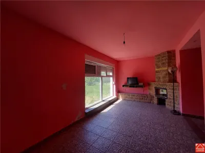 Casa spatioasa cu teren mare, pe colt, in Periam - foto 9
