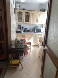 Apartament 2 camere Focsani , zona ultracentrala - Piata Moldovei , et 2 , decomandat , 54 mp , renovat ,mobilat complet - foto 7
