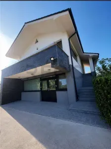 RECO Casa de inchiriat pentru birouri / spatiu de locuit in Oradea- 5 minute de centru - foto 2