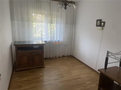 Apartament 3 camere Focsani  ,zona strada Bucegi - Policlinica 2,   etaj 1/3 , 2 bai , decomandat , imbunatatit - foto 10