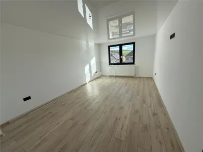 Casa noua moderna cu 6 camere si 3 bai si teren in Sura  Mare - foto 18