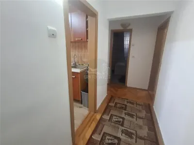 Apertament 2 camere decomandat balcon pivnita zona Valea Aurie - foto 5