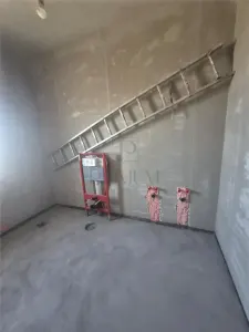 Casa individuala - despartita prin terasa - 4 benzi - zona excelenta - toate utilitatile - foto 24