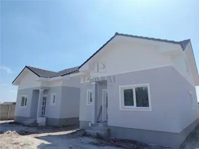 Duplex despartit prin baie - mansardabil - teren generos - foto 2
