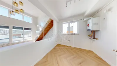 Penthouse cu 4 camere si balcon - 2 bai, intabulat - foto 2