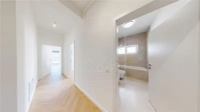 Penthouse cu 4 camere si balcon - 2 bai, intabulat - foto 15