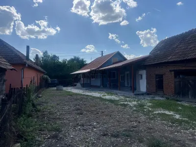 Casa renovata cu teren si anexe in Birtin - foto 13