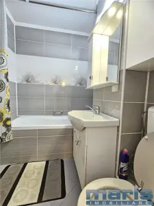 Inchiriere apartament 3 camere Tudor cu 2 bai amenajat. - foto 9