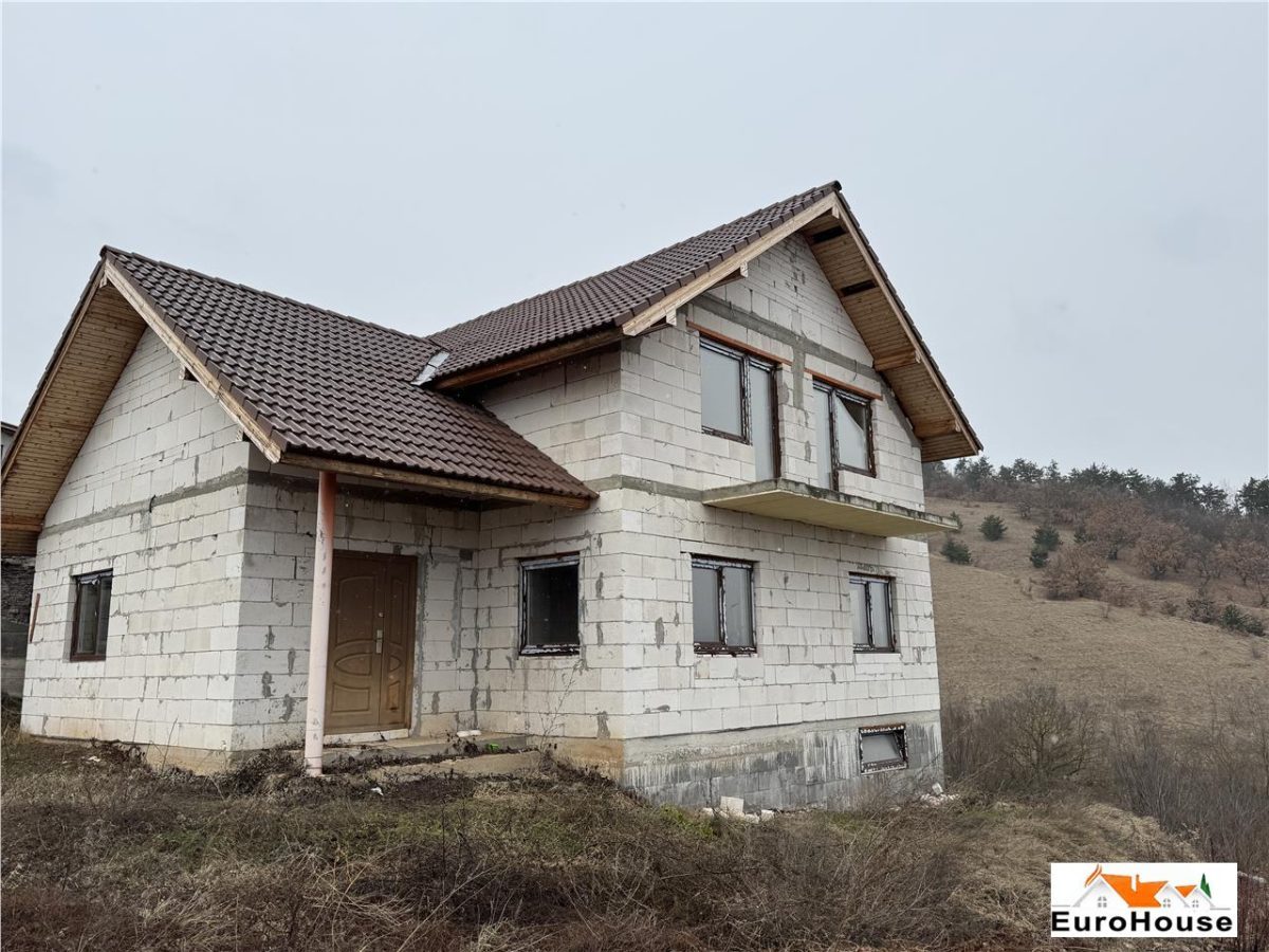 Casa la rosu de vanzare in Alba Iulia - Alba Iulia