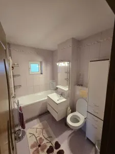 Decomandat cu 2 bai si 2 balcoane, mobilat si utilat - foto 6