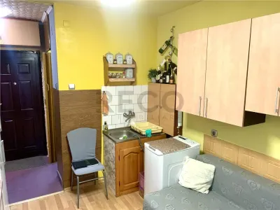RECO Garsoniera 2 camere semidecomandat - Oradea - foto 5
