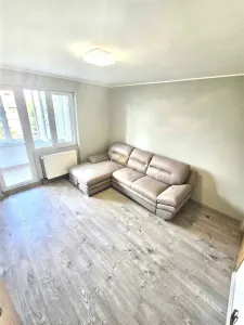 Etaj 3 | Apartament renovat cu 2 camere + garaj | Botizului - foto 6