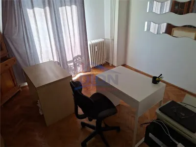 Apartament 3 camere, decomandat, Piata Sfanta Vineri - foto 6