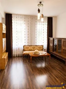 Pet friendly,70 mp, decomandat,Centrul Civic:Regiunilor,regim vila,balcon - Brasov