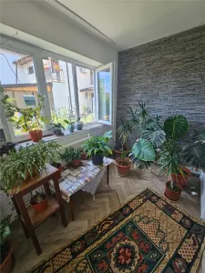 Casa cu trei camere in zona linistita,in apropiere de centru. - foto 7