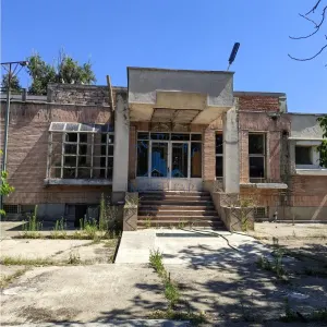 Cladire pretabila camin de batrani,pensiune,cantonament. - foto 1