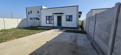 Casa Carcea, toate utilitatile racordate si functionale - foto 1