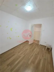 Apartament 3 Camere, Semidecomandat, zona Badea Cartan - foto 5
