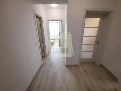 Apartament 2 camere 2 parcari boxa si curte 60 mp in Selimbar - foto 11