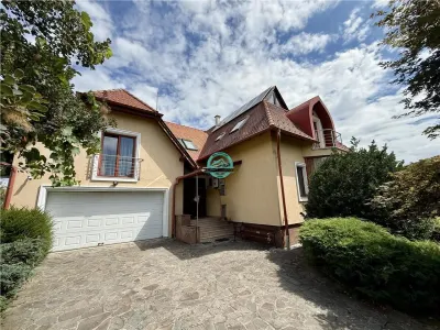Casa cu 8 camere de vanzare, teren 1263 mp, in Sangeorgiu de Mures - foto 2