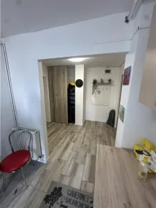 Decomandat la etajul 1 cu 2 balcoane la 500m de Mall - Timisoara